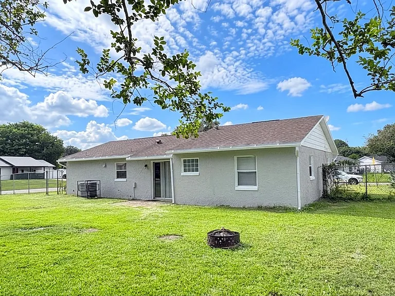4428 Carousel Rd — Photo 20