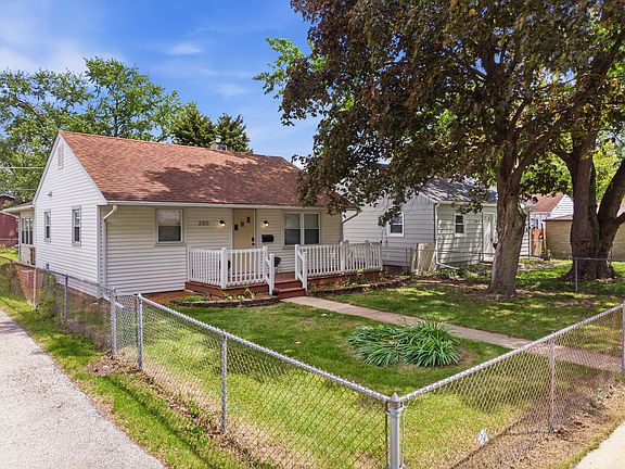 3rd image of 220 Park Dr