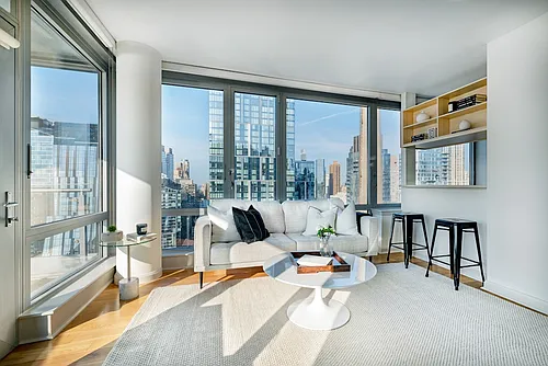 601 W 57th St #3K Photo 1