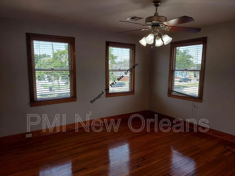2 bed, 1.0 bath, 1000 sqft, $1,300 — Photo 2