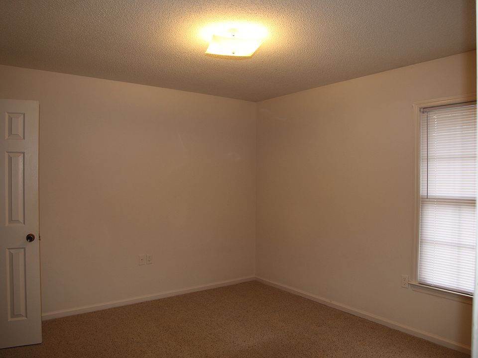 2nd image of 100 Lanier Dr APT 35