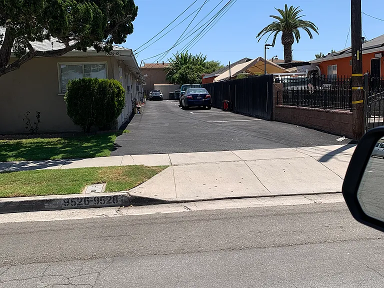 9526 3/4 Harvard St — Photo 10