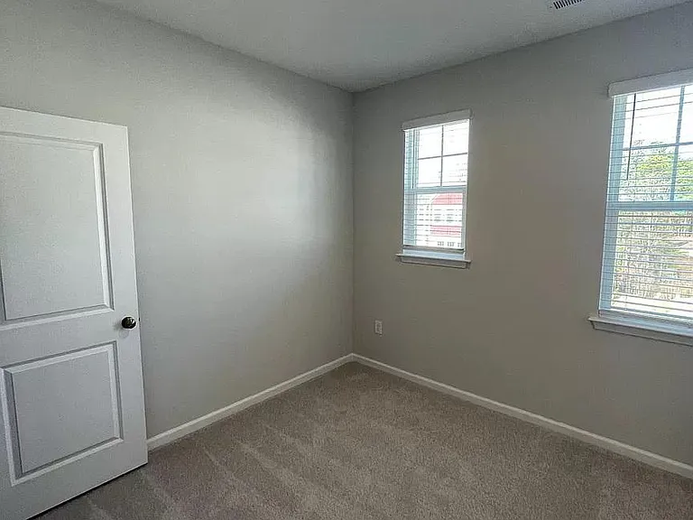 1049 Islip Pl — Photo 18