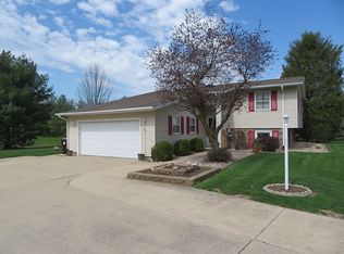 301 Ridge Rd, Mahomet, IL 61853