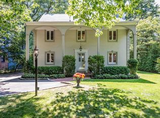 9 Brook Ln, Great Neck, NY 11023