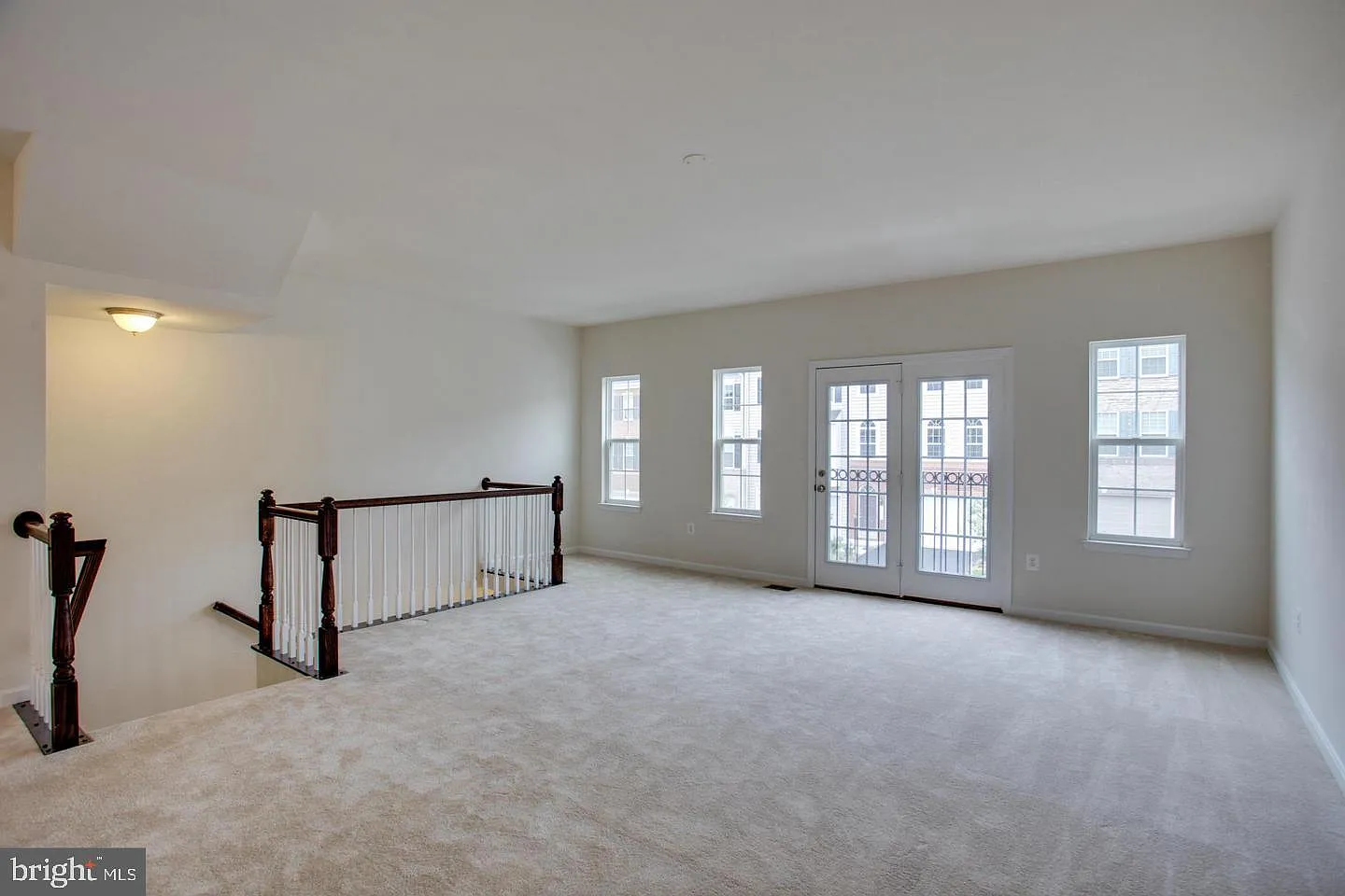 3 bed, 3.5 bath, 2630 sqft, $3,100 — Photo 3