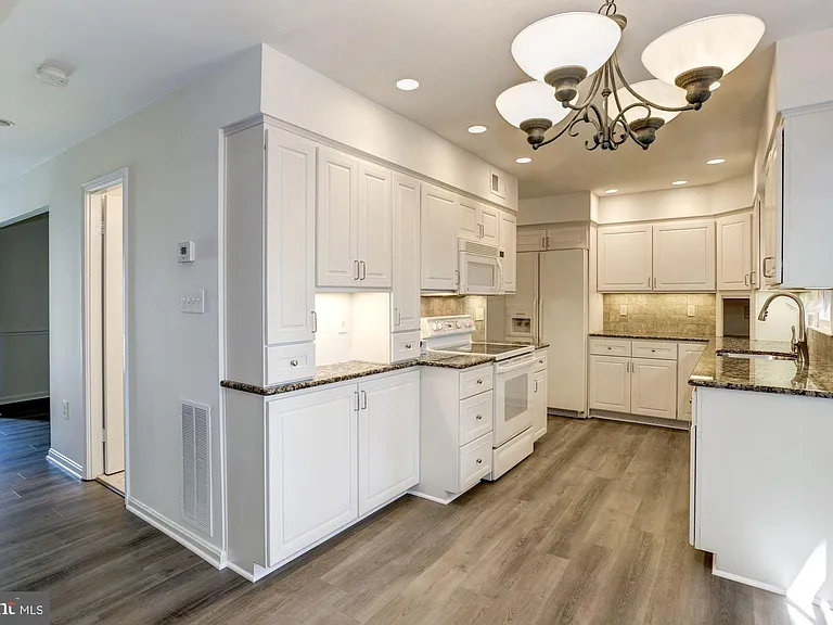 9012 Penn Manor Ct — Photo 2