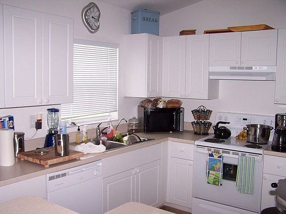 4th image of 832 NE 6th Pl