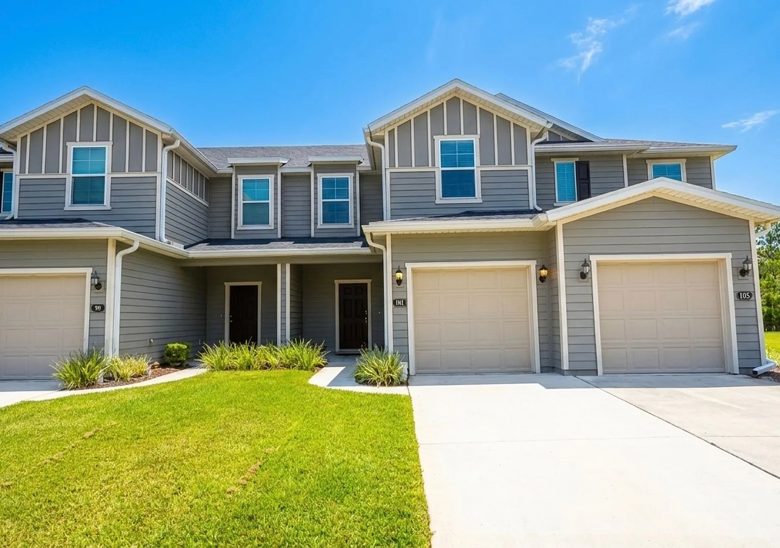 Orchard Park 3/2.5 Townhome Available Now || Convenient Location with Community Amenities — Photo 1