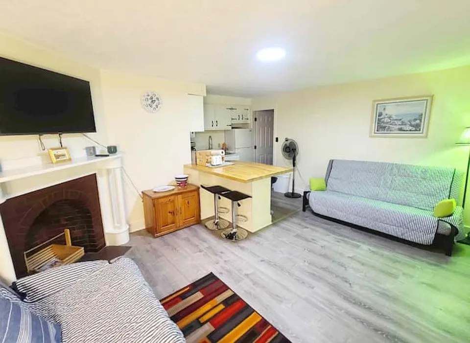 10 Hillcrest Ave #2B