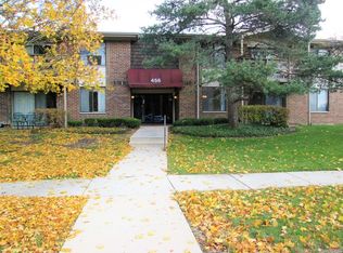 456 Raintree Ct #1-C, Glen Ellyn, IL 60137