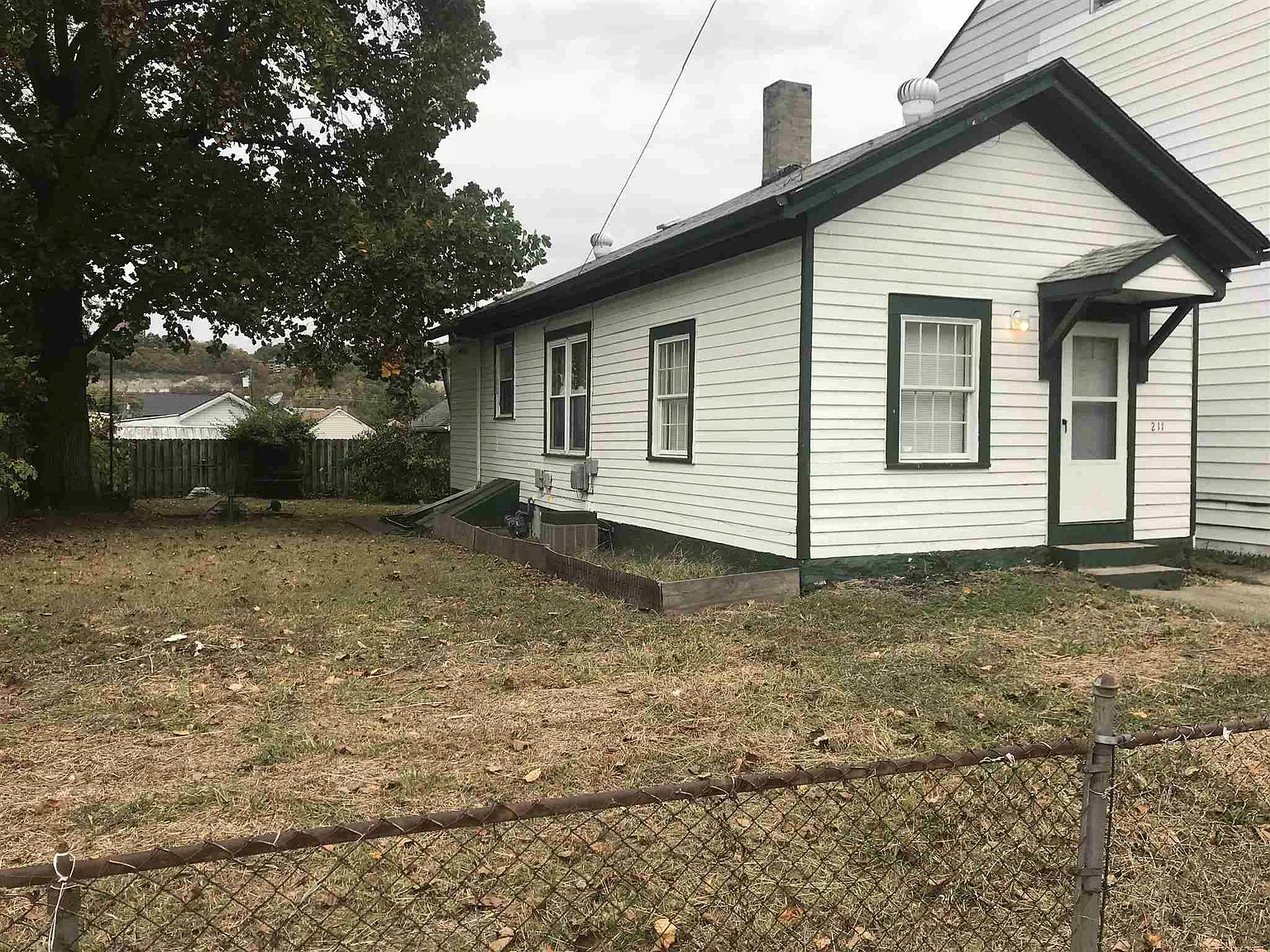 211 5th Ave photo 1