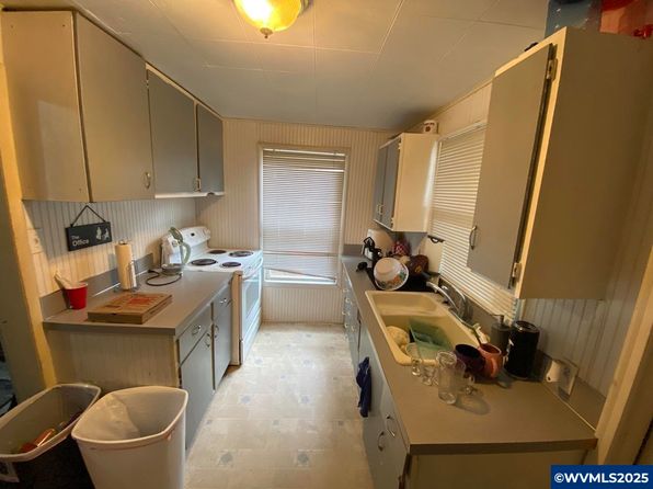 salem-oregon-80487815 picture