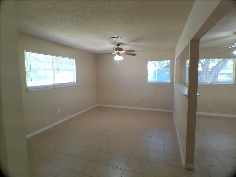 1301 Glenmore Dr — Photo 9