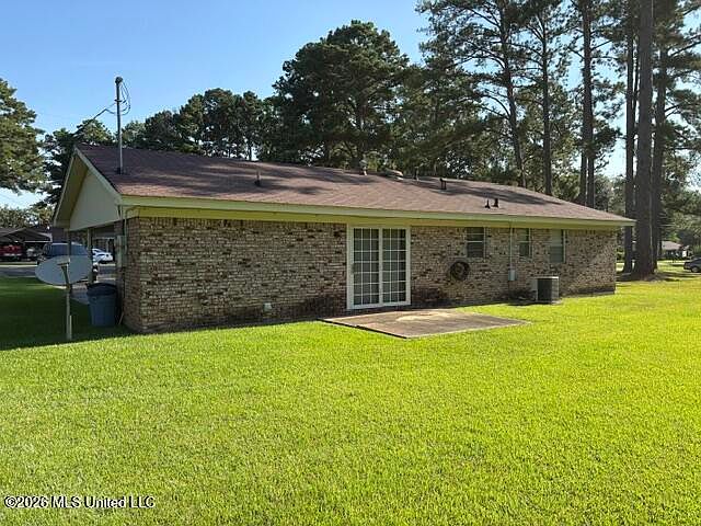 2nd image of 104 N Pine Ridge Dr