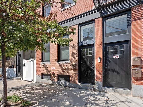 3rd image of 284 Sumner St #3