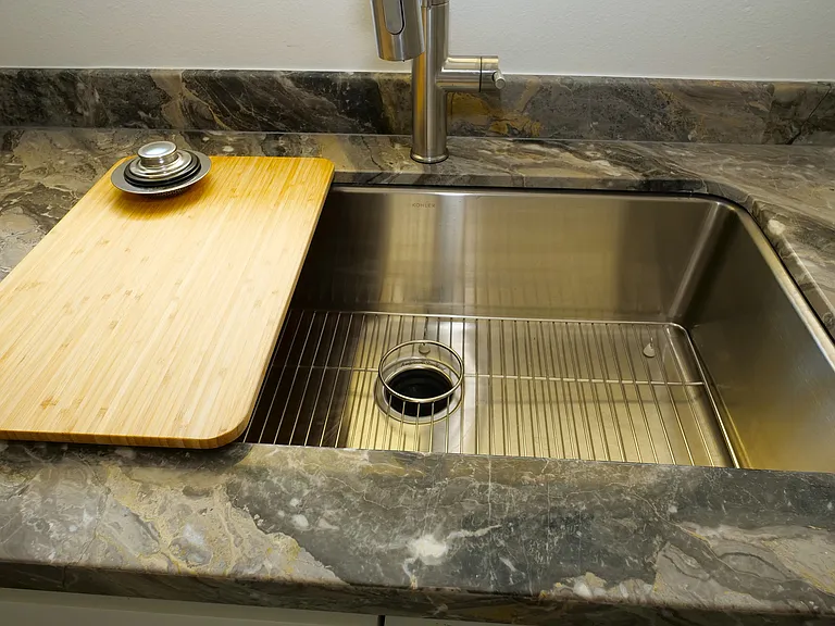 Kohler Chef sink with Garbage disposal, cutting board and pull down faucet