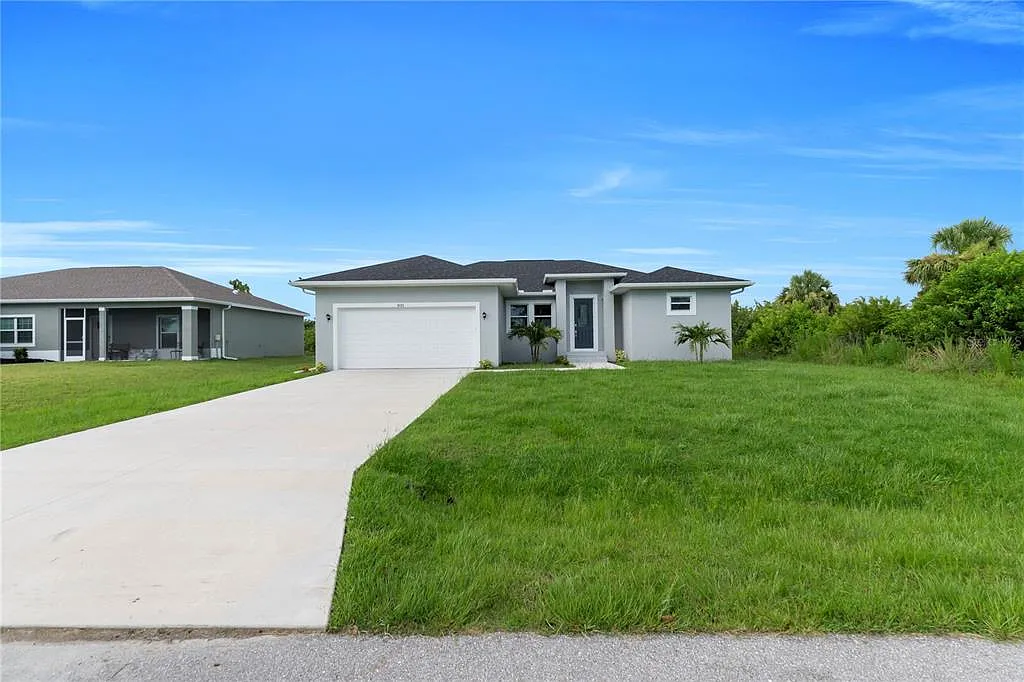 4 bed, 2.0 bath, 1886 sqft, $2,399 — Photo 2