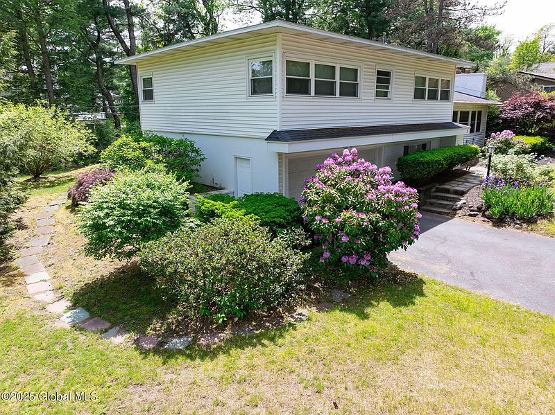 2nd image of 3 Paul Holly Drive