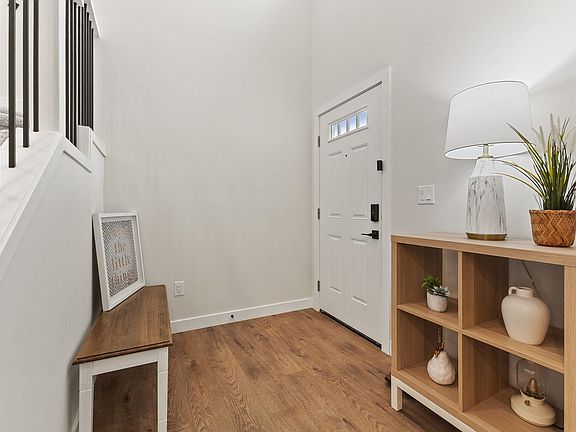 2nd image of 10 Sereno Ln