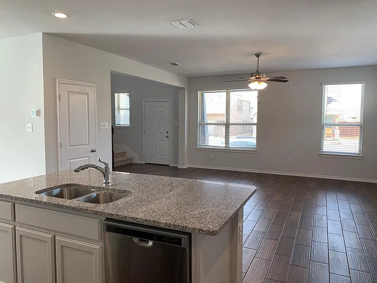 1708 Wayne Ln — Photo 5