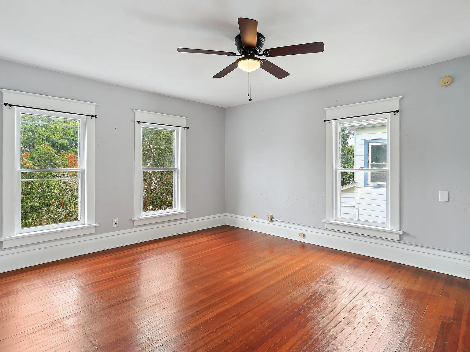 2 bed, 900 sqft, $1,300 — Photo 2