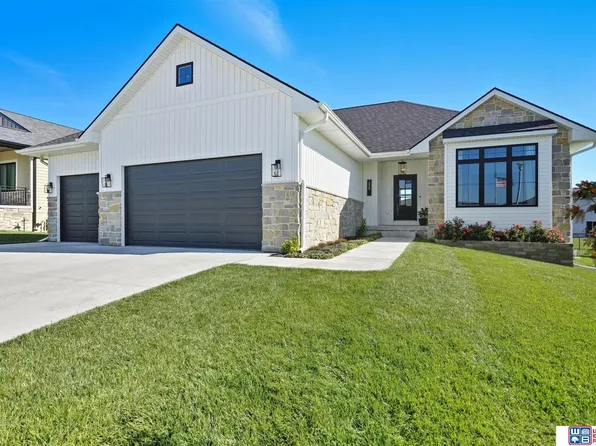 1028 Asher Ave, Hickman, NE 68372