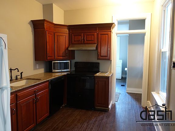 Kitchen with all appliances