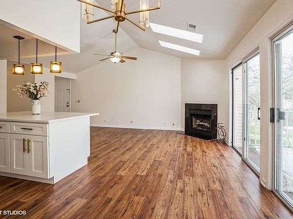 5th image of 2822 Meadow Ln Unit V2