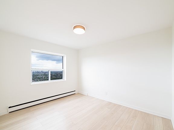 3rd image of 3 E 37th St