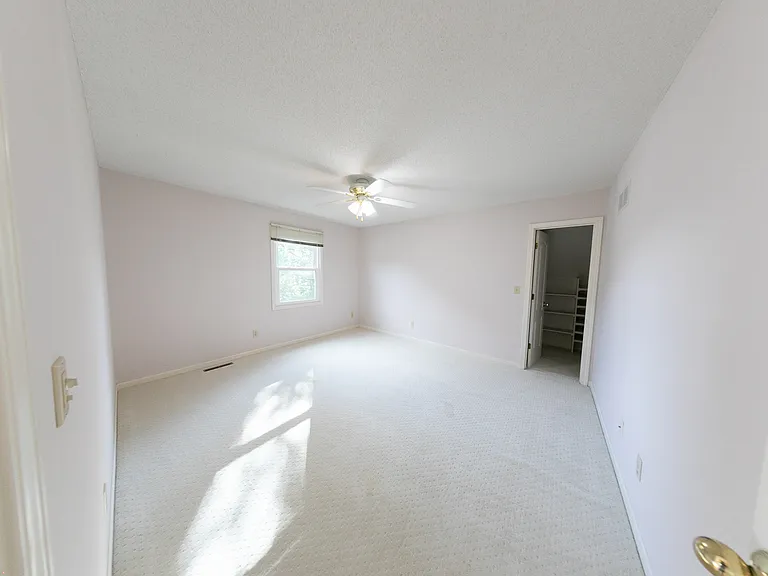618 Chaucer Ln — Photo 17