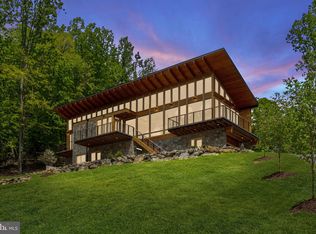 559 Bessie Bell Mountain Rd, Castleton, VA 22716