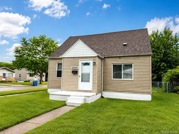 22447 Oaklane St, Warren, MI 48089