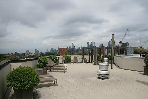 Sold by Warburg | media 7