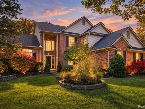 47645 River Woods Dr, Canton, MI 48188