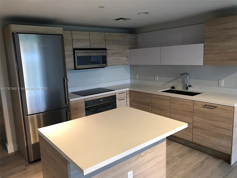 16385 Biscayne Blvd #1205 — Photo 8