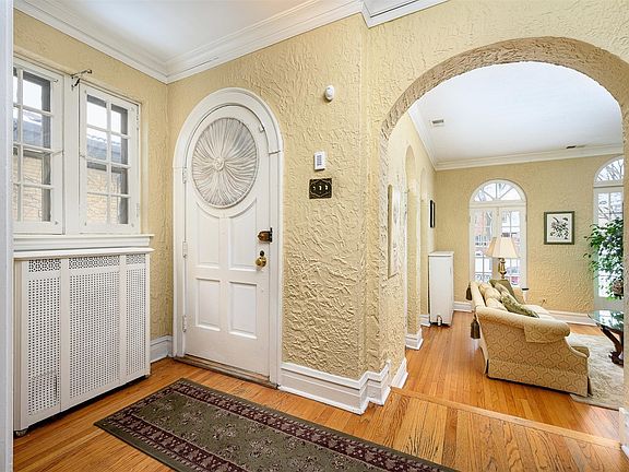 4th image of 1206 N Elmwood Ave