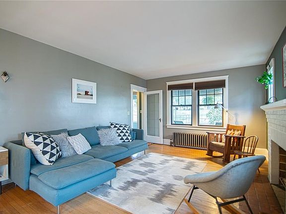 5th image of 66 Narragansett St