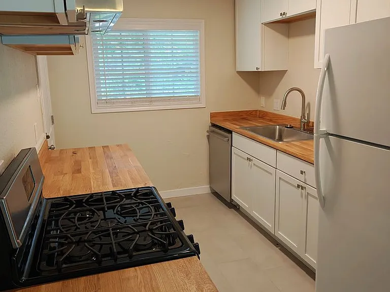 3207 Locke Ln — Photo 9