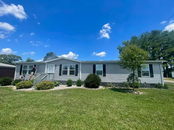 35 Walnut Ln, Belpre, OH 45714