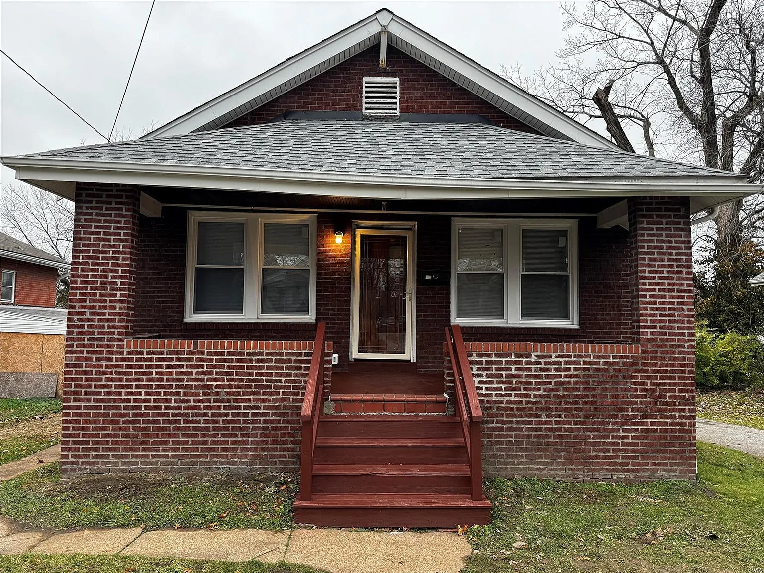2022 Switzer Ave photo 1