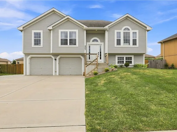 407 NE 192nd Ter, Smithville, MO 64089