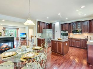 65 Pate Dr, Middletown, NJ 07748