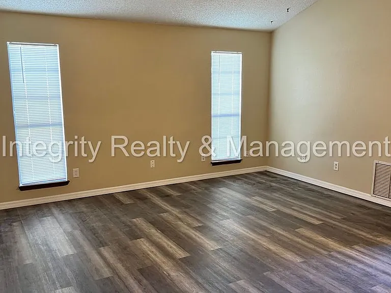 1862 Mackenzie Ct N — Photo 19