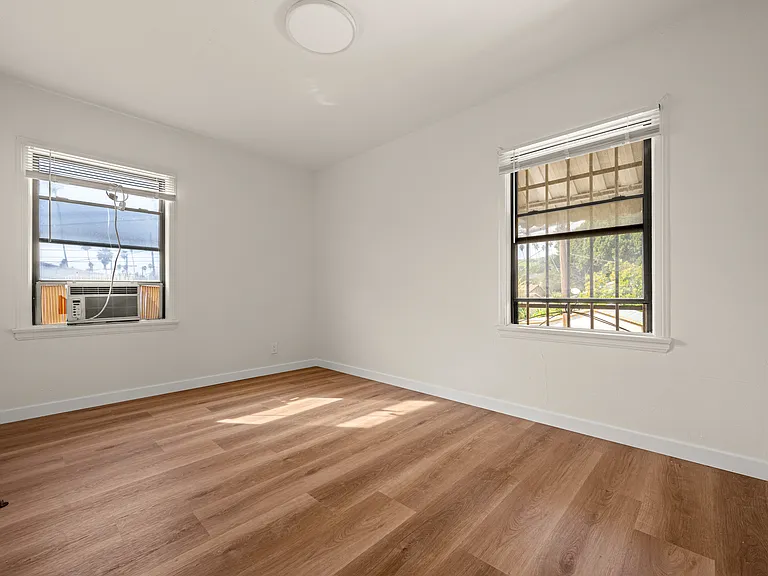 5055 Huntington Dr N #C — Photo 20