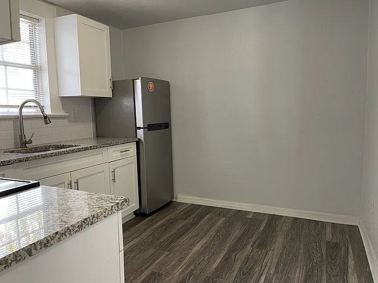 733 5th Ave N #1 — Photo 3
