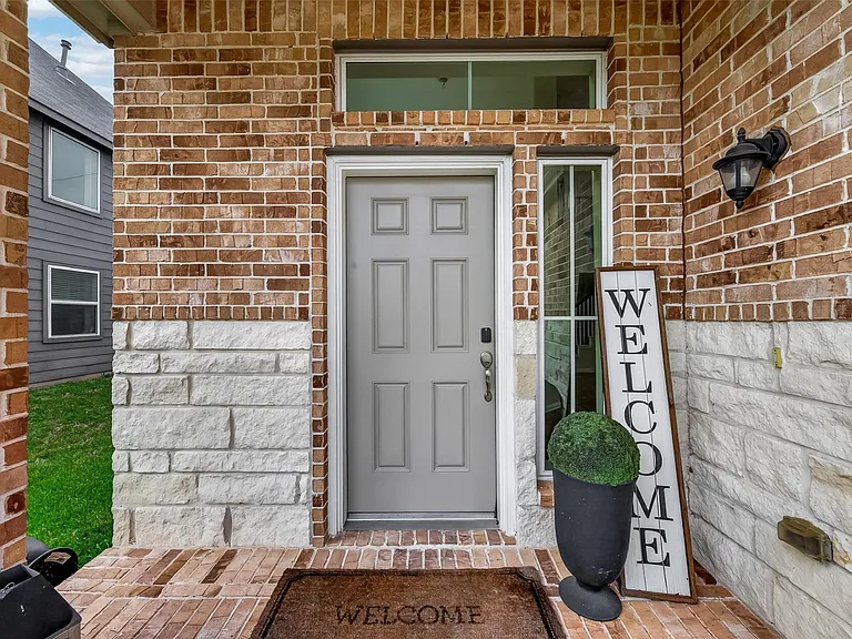 6126 Prince Place Dr — Photo 2