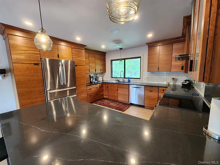 53 Lake Pleasant Dr — Photo 6