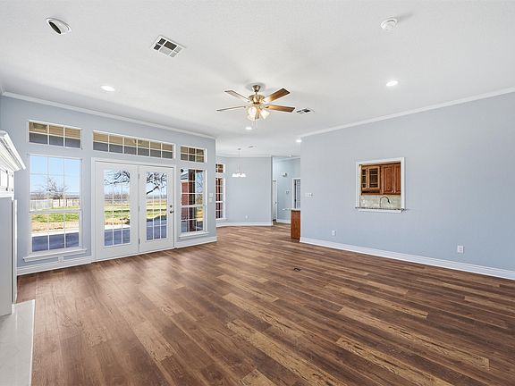 3rd image of 693 McLaughlin Rd