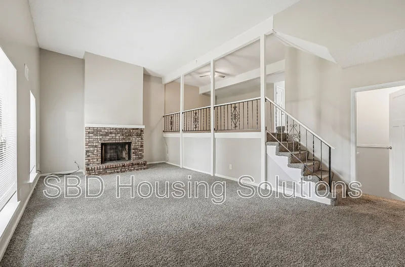 3 bed, 2.5 bath, 1728 sqft, $1,695 — Photo 2